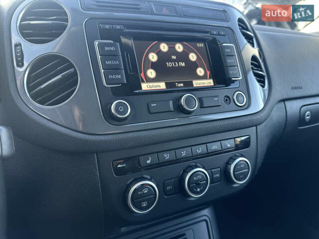 Белый Фольксваген Тигуан, объемом двигателя 2 л и пробегом 248 тыс. км за 9999 $, фото 9 на Automoto.ua