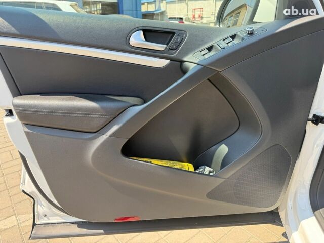 Білий Фольксваген Тігуан, об'ємом двигуна 2 л та пробігом 250 тис. км за 16490 $, фото 20 на Automoto.ua