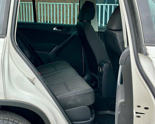 Белый Фольксваген Тигуан, объемом двигателя 1.98 л и пробегом 160 тыс. км за 11000 $, фото 10 на Automoto.ua