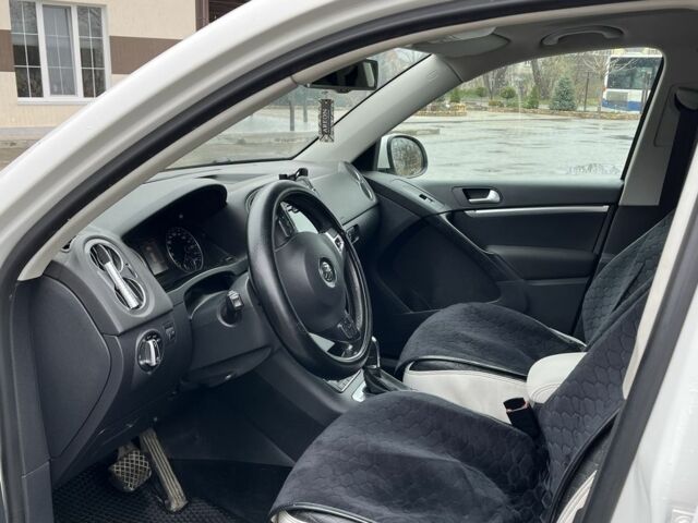 Білий Фольксваген Тігуан, об'ємом двигуна 2 л та пробігом 232 тис. км за 15500 $, фото 3 на Automoto.ua