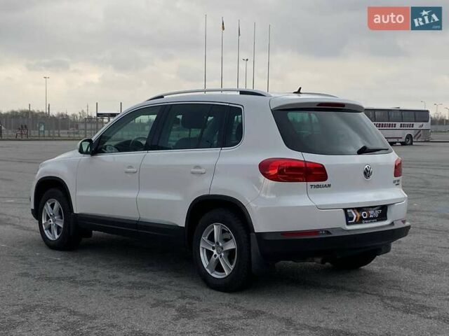 Белый Фольксваген Тигуан, объемом двигателя 2 л и пробегом 216 тыс. км за 14490 $, фото 1 на Automoto.ua