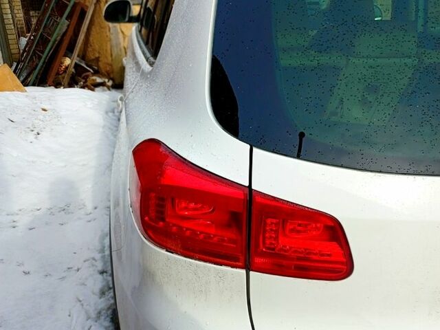 Білий Фольксваген Тігуан, об'ємом двигуна 2 л та пробігом 230 тис. км за 11000 $, фото 7 на Automoto.ua