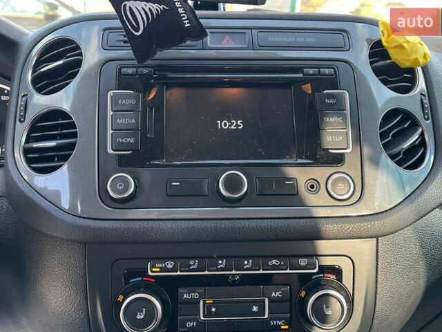 Білий Фольксваген Тігуан, об'ємом двигуна 1.39 л та пробігом 270 тис. км за 13999 $, фото 11 на Automoto.ua