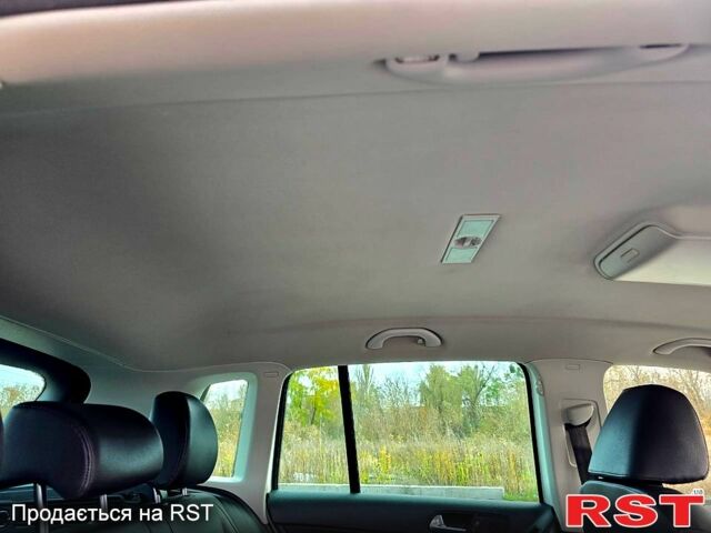 Білий Фольксваген Тігуан, об'ємом двигуна 2 л та пробігом 263 тис. км за 12300 $, фото 5 на Automoto.ua