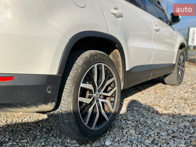 Білий Фольксваген Тігуан, об'ємом двигуна 1.39 л та пробігом 270 тис. км за 13999 $, фото 29 на Automoto.ua