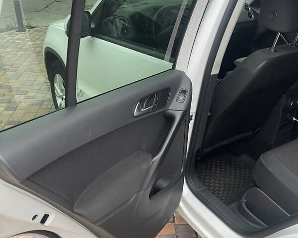 Белый Фольксваген Тигуан, объемом двигателя 1.98 л и пробегом 198 тыс. км за 10800 $, фото 11 на Automoto.ua