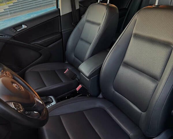 Белый Фольксваген Тигуан, объемом двигателя 0 л и пробегом 210 тыс. км за 11500 $, фото 7 на Automoto.ua