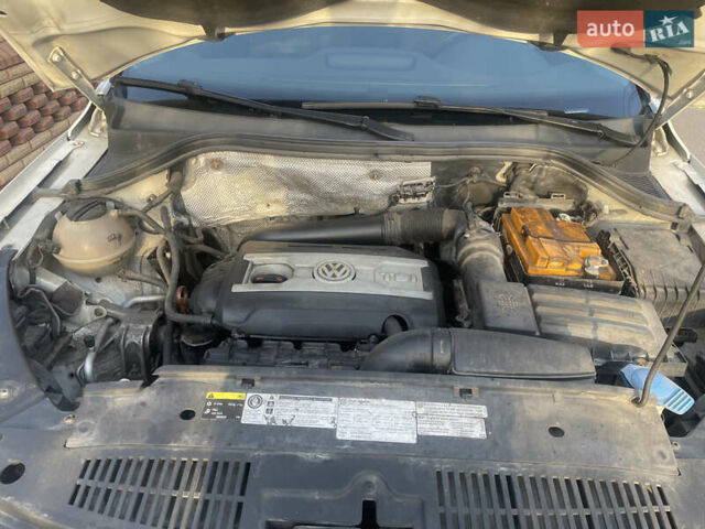 Белый Фольксваген Тигуан, объемом двигателя 1.98 л и пробегом 208 тыс. км за 10800 $, фото 5 на Automoto.ua