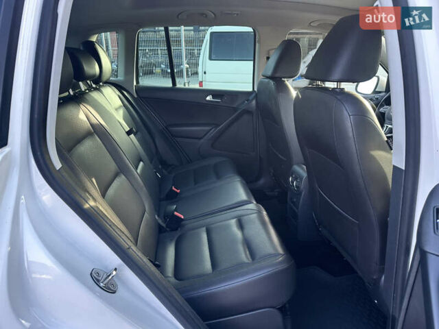 Белый Фольксваген Тигуан, объемом двигателя 2 л и пробегом 248 тыс. км за 9999 $, фото 17 на Automoto.ua