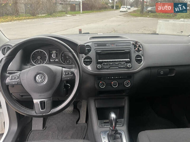 Белый Фольксваген Тигуан, объемом двигателя 1.98 л и пробегом 198 тыс. км за 10800 $, фото 7 на Automoto.ua