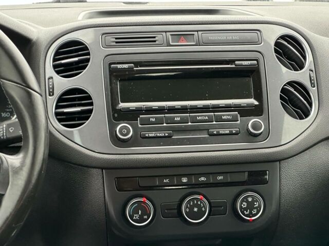 Білий Фольксваген Тігуан, об'ємом двигуна 2 л та пробігом 201 тис. км за 10300 $, фото 13 на Automoto.ua