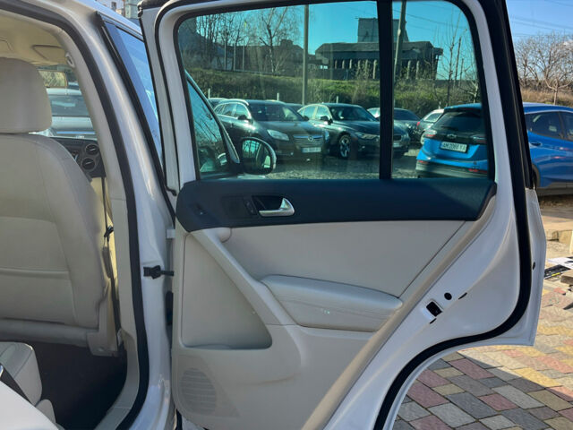 Білий Фольксваген Тігуан, об'ємом двигуна 2 л та пробігом 217 тис. км за 11500 $, фото 16 на Automoto.ua