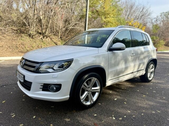 Белый Фольксваген Тигуан, объемом двигателя 2 л и пробегом 35 тыс. км за 21500 $, фото 3 на Automoto.ua