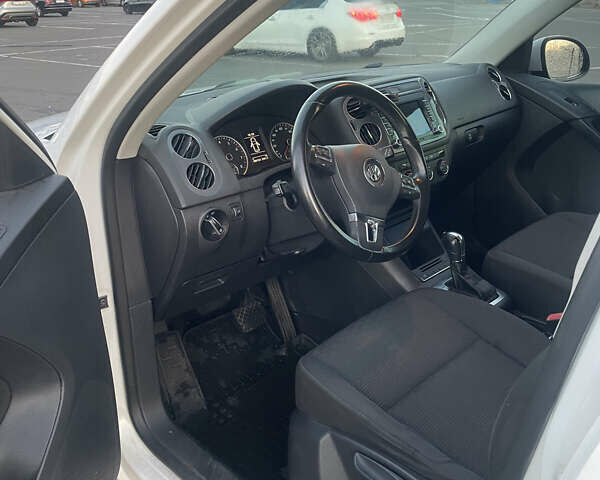 Белый Фольксваген Тигуан, объемом двигателя 1.98 л и пробегом 208 тыс. км за 10800 $, фото 9 на Automoto.ua