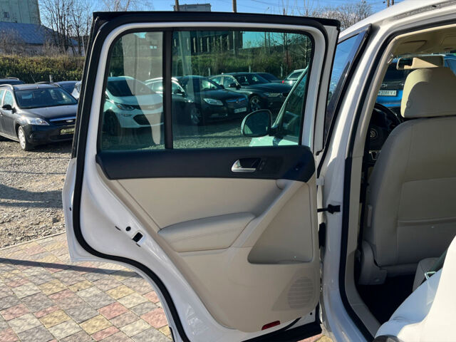 Білий Фольксваген Тігуан, об'ємом двигуна 2 л та пробігом 217 тис. км за 11500 $, фото 14 на Automoto.ua