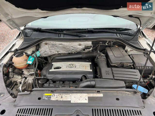 Белый Фольксваген Тигуан, объемом двигателя 2 л и пробегом 199 тыс. км за 12200 $, фото 18 на Automoto.ua