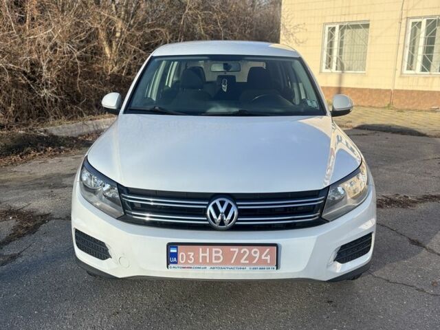 Білий Фольксваген Тігуан, об'ємом двигуна 2 л та пробігом 220 тис. км за 259 $, фото 2 на Automoto.ua
