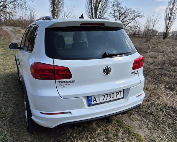 Білий Фольксваген Тігуан, об'ємом двигуна 1.98 л та пробігом 196 тис. км за 12900 $, фото 2 на Automoto.ua