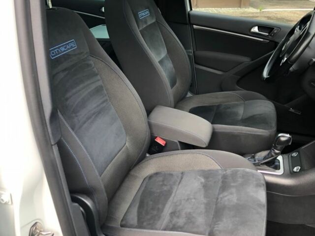 Білий Фольксваген Тігуан, об'ємом двигуна 2 л та пробігом 142 тис. км за 9200 $, фото 12 на Automoto.ua