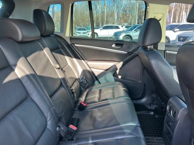 Белый Фольксваген Тигуан, объемом двигателя 2 л и пробегом 162 тыс. км за 12999 $, фото 18 на Automoto.ua