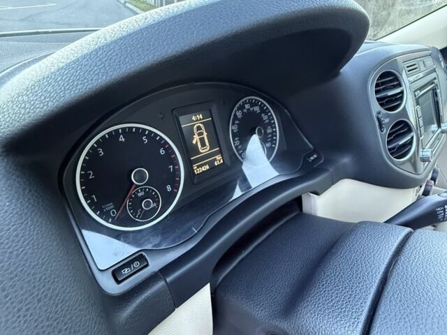 Білий Фольксваген Тігуан, об'ємом двигуна 2 л та пробігом 122 тис. км за 12200 $, фото 20 на Automoto.ua