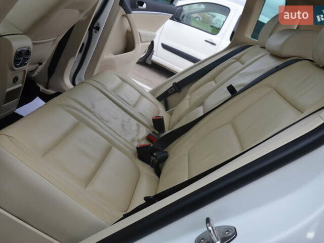 Белый Фольксваген Тигуан, объемом двигателя 2 л и пробегом 156 тыс. км за 12750 $, фото 51 на Automoto.ua