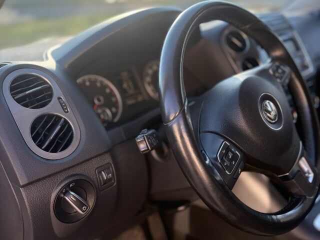 Білий Фольксваген Тігуан, об'ємом двигуна 2 л та пробігом 220 тис. км за 259 $, фото 19 на Automoto.ua