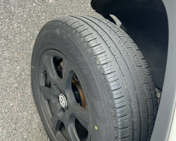 Белый Фольксваген Тигуан, объемом двигателя 1.97 л и пробегом 210 тыс. км за 14000 $, фото 3 на Automoto.ua