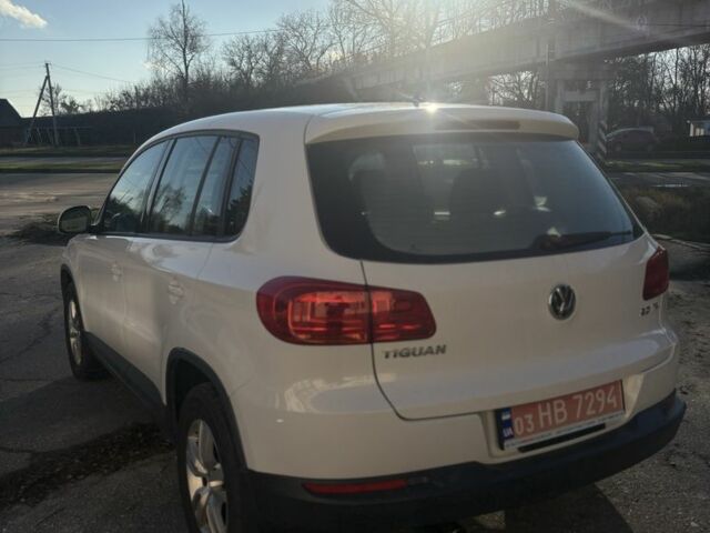 Білий Фольксваген Тігуан, об'ємом двигуна 2 л та пробігом 220 тис. км за 259 $, фото 12 на Automoto.ua