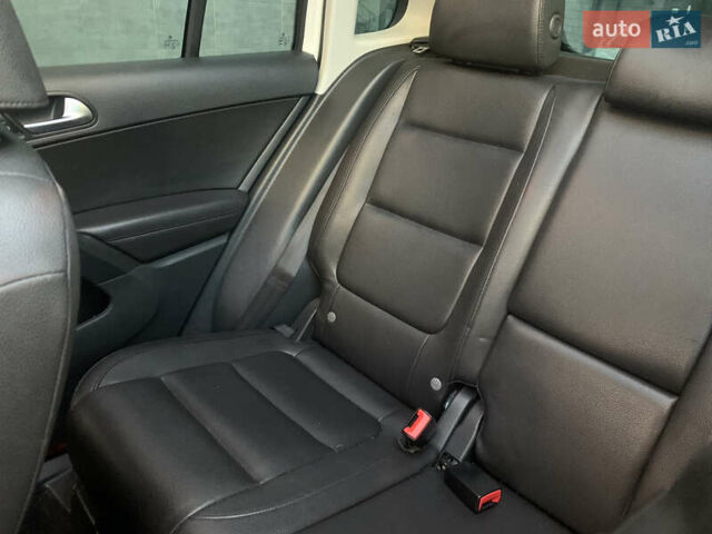 Білий Фольксваген Тігуан, об'ємом двигуна 1.98 л та пробігом 267 тис. км за 12400 $, фото 19 на Automoto.ua