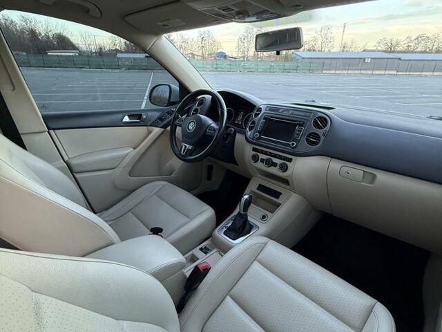 Білий Фольксваген Тігуан, об'ємом двигуна 2 л та пробігом 122 тис. км за 12200 $, фото 17 на Automoto.ua