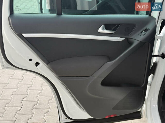 Білий Фольксваген Тігуан, об'ємом двигуна 1.97 л та пробігом 292 тис. км за 16900 $, фото 18 на Automoto.ua