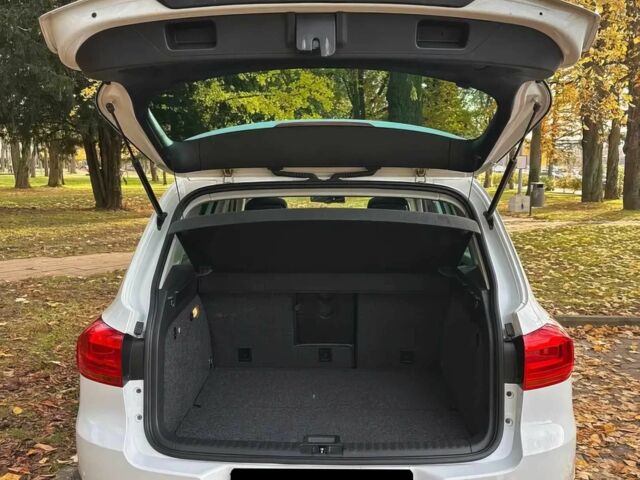 Белый Фольксваген Тигуан, объемом двигателя 2 л и пробегом 86 тыс. км за 10000 $, фото 9 на Automoto.ua