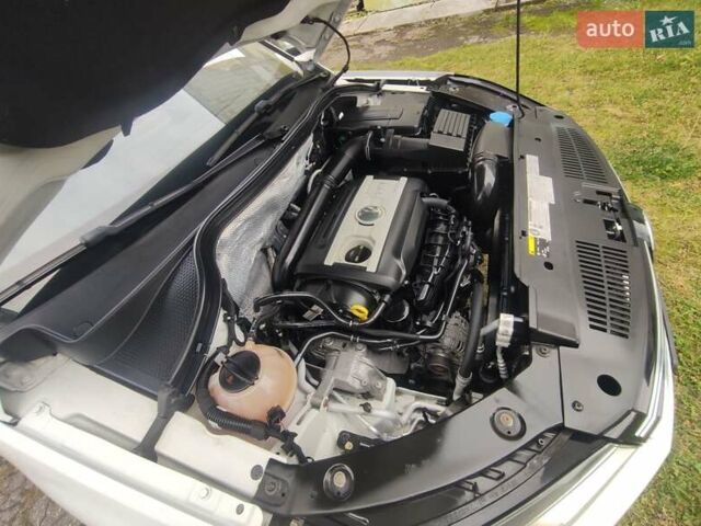 Білий Фольксваген Тігуан, об'ємом двигуна 2 л та пробігом 136 тис. км за 11800 $, фото 21 на Automoto.ua