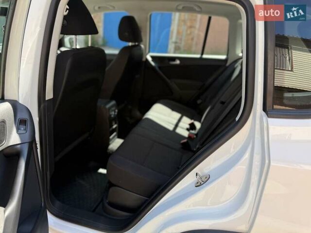 Білий Фольксваген Тігуан, об'ємом двигуна 1.97 л та пробігом 243 тис. км за 10999 $, фото 17 на Automoto.ua