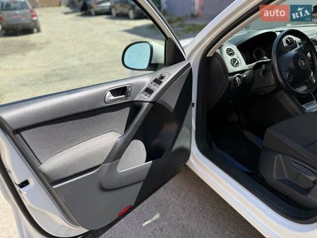 Білий Фольксваген Тігуан, об'ємом двигуна 1.97 л та пробігом 243 тис. км за 10999 $, фото 15 на Automoto.ua