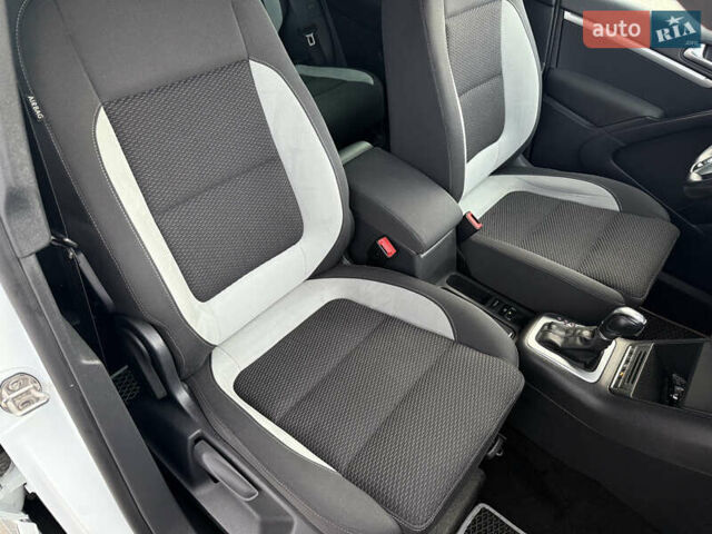 Білий Фольксваген Тігуан, об'ємом двигуна 1.97 л та пробігом 292 тис. км за 16900 $, фото 15 на Automoto.ua