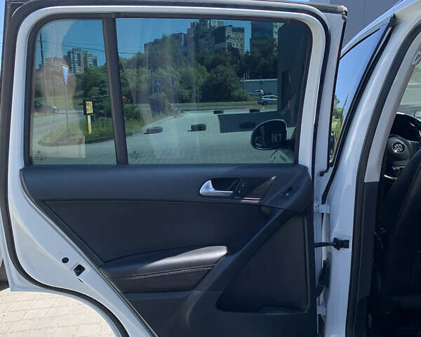 Белый Фольксваген Тигуан, объемом двигателя 1.98 л и пробегом 178 тыс. км за 15000 $, фото 10 на Automoto.ua