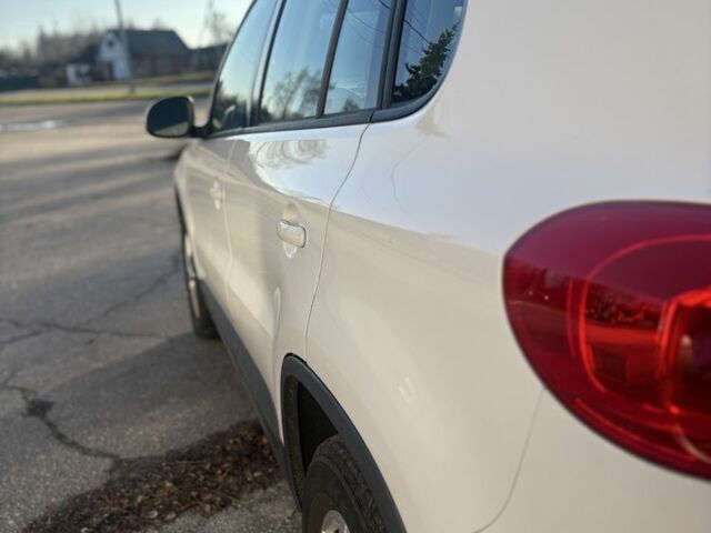 Білий Фольксваген Тігуан, об'ємом двигуна 2 л та пробігом 220 тис. км за 259 $, фото 13 на Automoto.ua