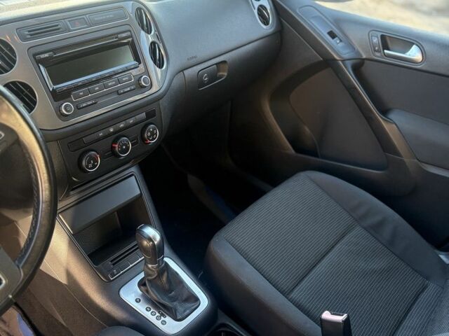 Білий Фольксваген Тігуан, об'ємом двигуна 2 л та пробігом 220 тис. км за 259 $, фото 22 на Automoto.ua