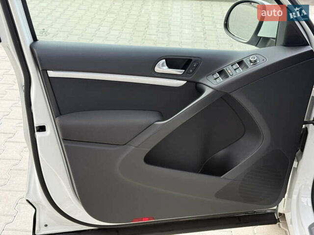 Білий Фольксваген Тігуан, об'ємом двигуна 1.97 л та пробігом 292 тис. км за 16900 $, фото 17 на Automoto.ua