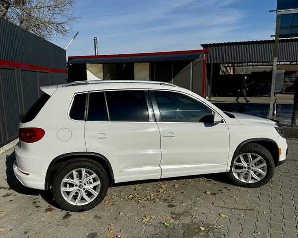 Белый Фольксваген Тигуан, объемом двигателя 1.98 л и пробегом 252 тыс. км за 14300 $, фото 3 на Automoto.ua