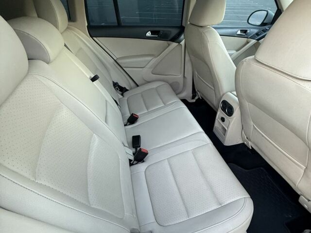 Білий Фольксваген Тігуан, об'ємом двигуна 2 л та пробігом 122 тис. км за 12200 $, фото 14 на Automoto.ua