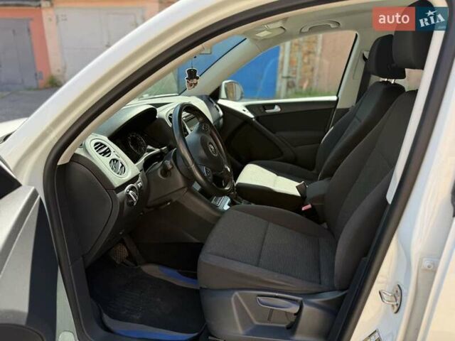 Білий Фольксваген Тігуан, об'ємом двигуна 1.97 л та пробігом 243 тис. км за 10999 $, фото 12 на Automoto.ua