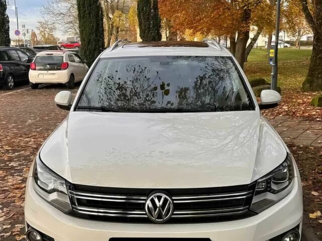 Белый Фольксваген Тигуан, объемом двигателя 2 л и пробегом 86 тыс. км за 10000 $, фото 1 на Automoto.ua