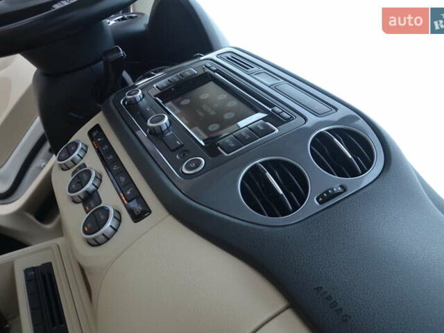 Белый Фольксваген Тигуан, объемом двигателя 2 л и пробегом 156 тыс. км за 12750 $, фото 59 на Automoto.ua