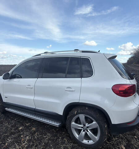 Белый Фольксваген Тигуан, объемом двигателя 1.97 л и пробегом 278 тыс. км за 15700 $, фото 3 на Automoto.ua