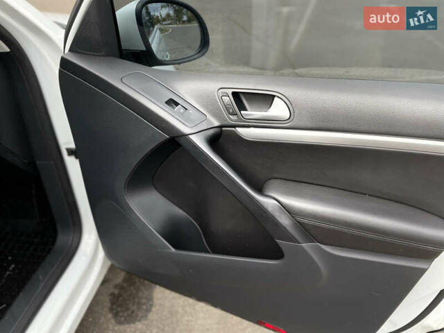 Белый Фольксваген Тигуан, объемом двигателя 2 л и пробегом 161 тыс. км за 12750 $, фото 18 на Automoto.ua