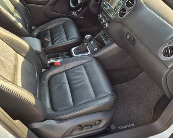 Білий Фольксваген Тігуан, об'ємом двигуна 1.98 л та пробігом 196 тис. км за 12900 $, фото 28 на Automoto.ua