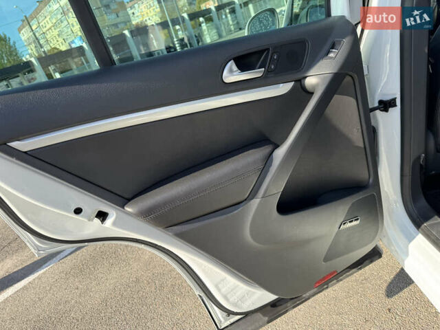 Белый Фольксваген Тигуан, объемом двигателя 1.98 л и пробегом 153 тыс. км за 15800 $, фото 16 на Automoto.ua